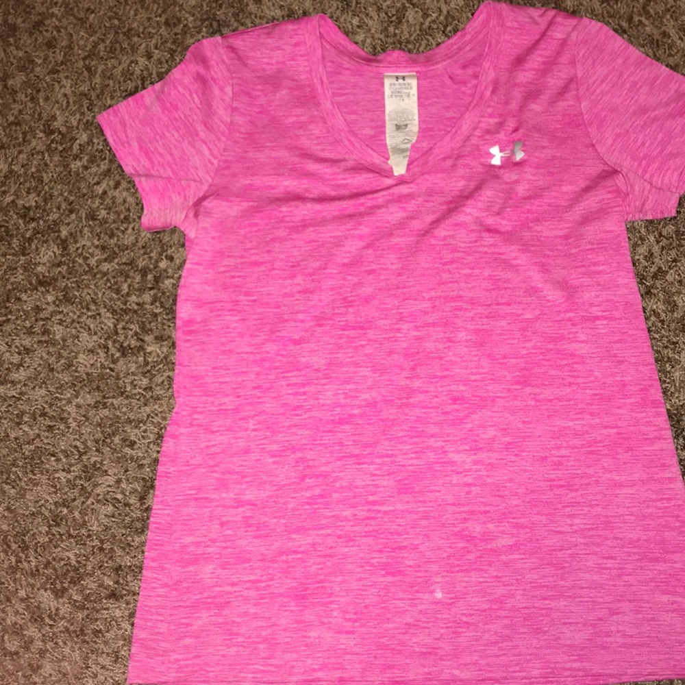 Size M print Under Armour vneck workout shirt!